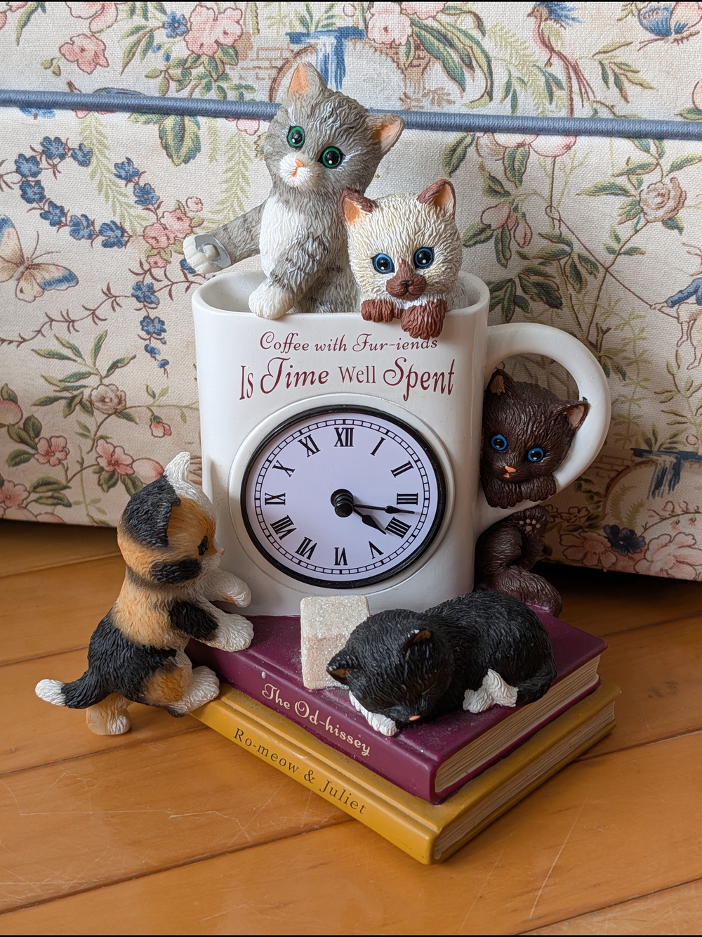 Cat-Themed Clock